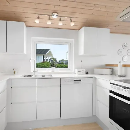 Holiday home Yvette - 150m From The Sea In Ne Jutland By Interhome *